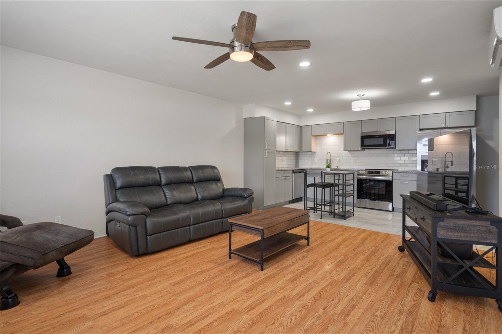 Image 5 of 20 For 416 73rd Avenue N 205