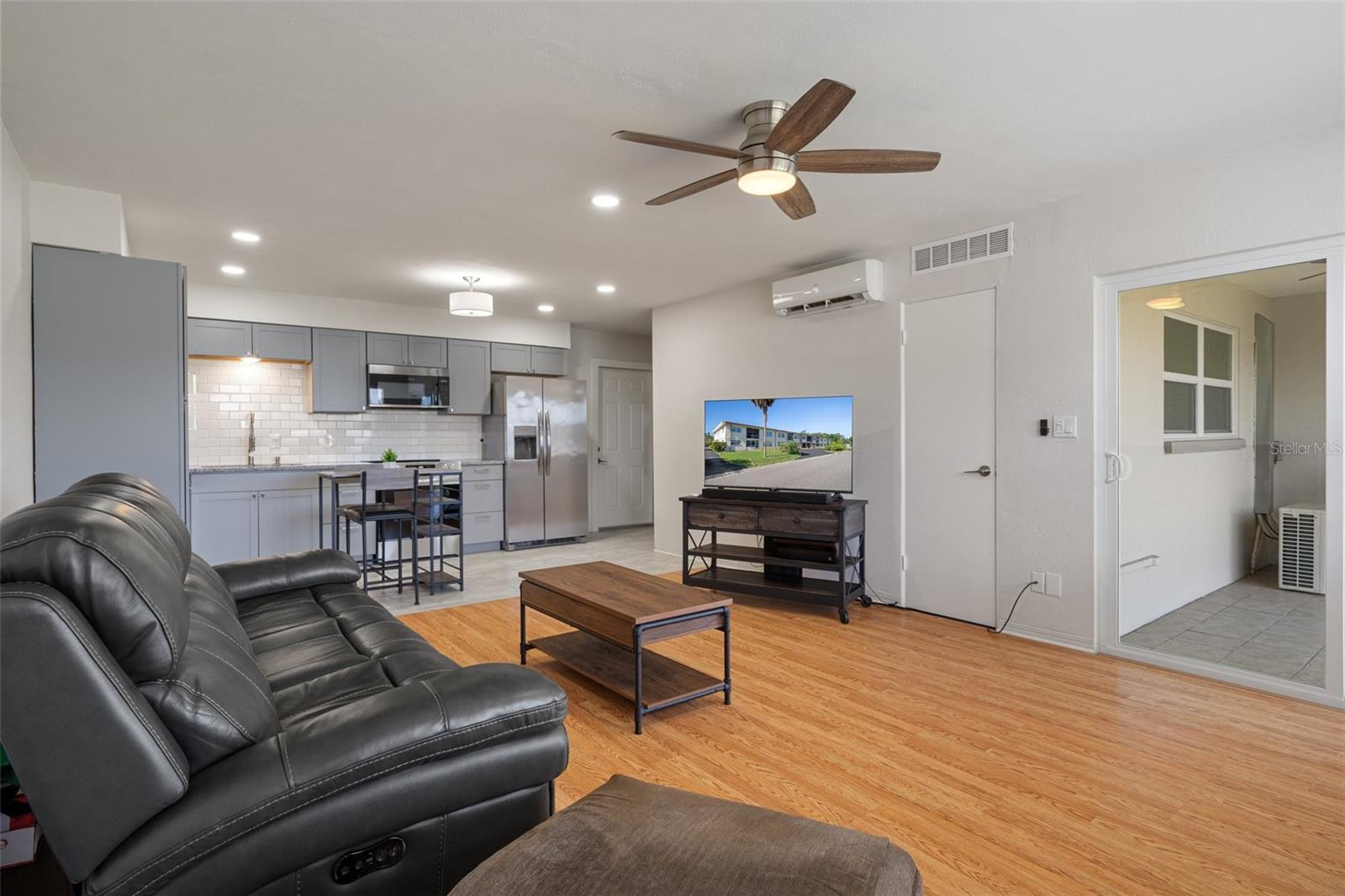 Image 6 of 20 For 416 73rd Avenue N 205