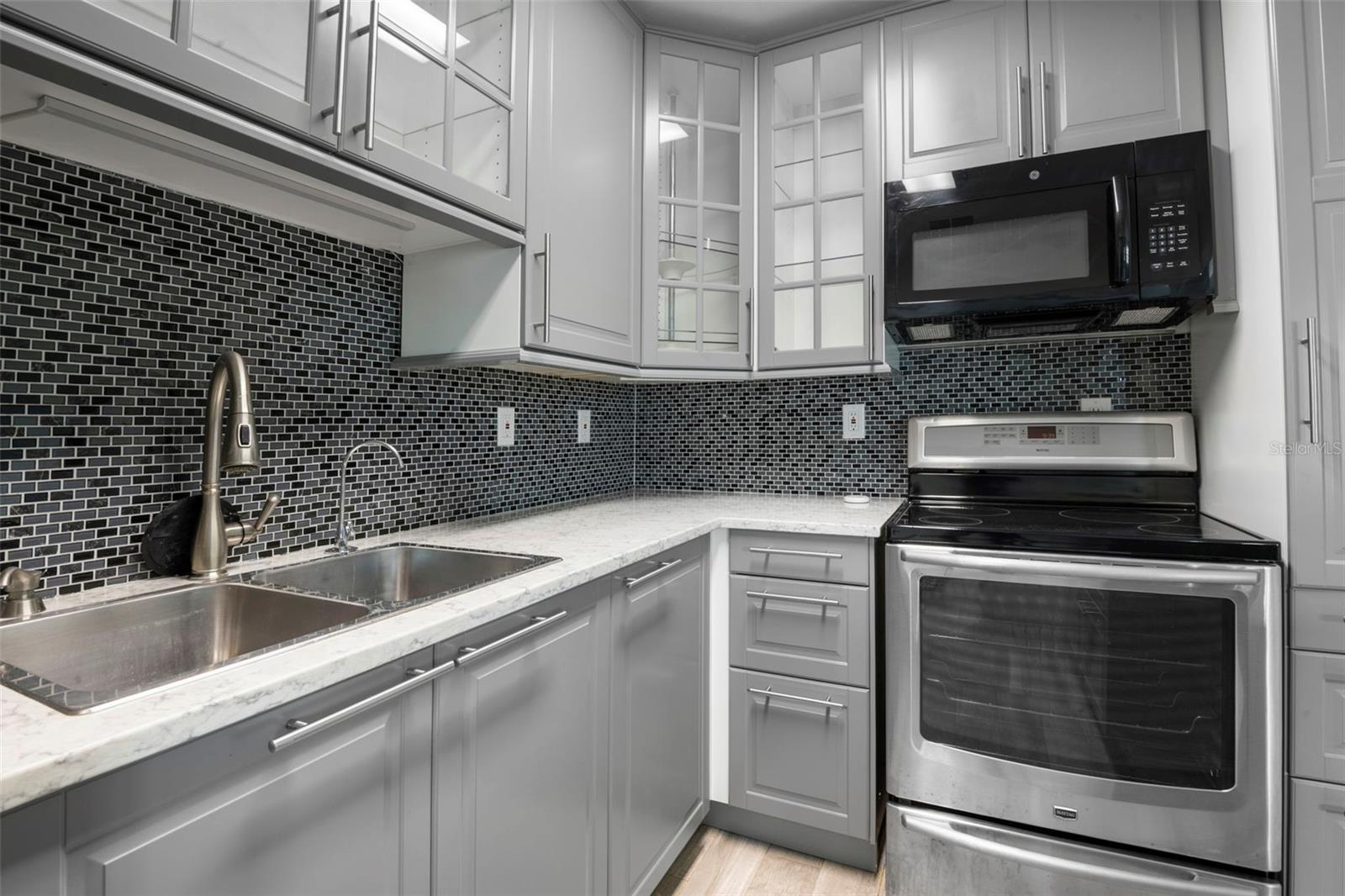 Image 7 of 41 For 1904 Canterbury Lane 13