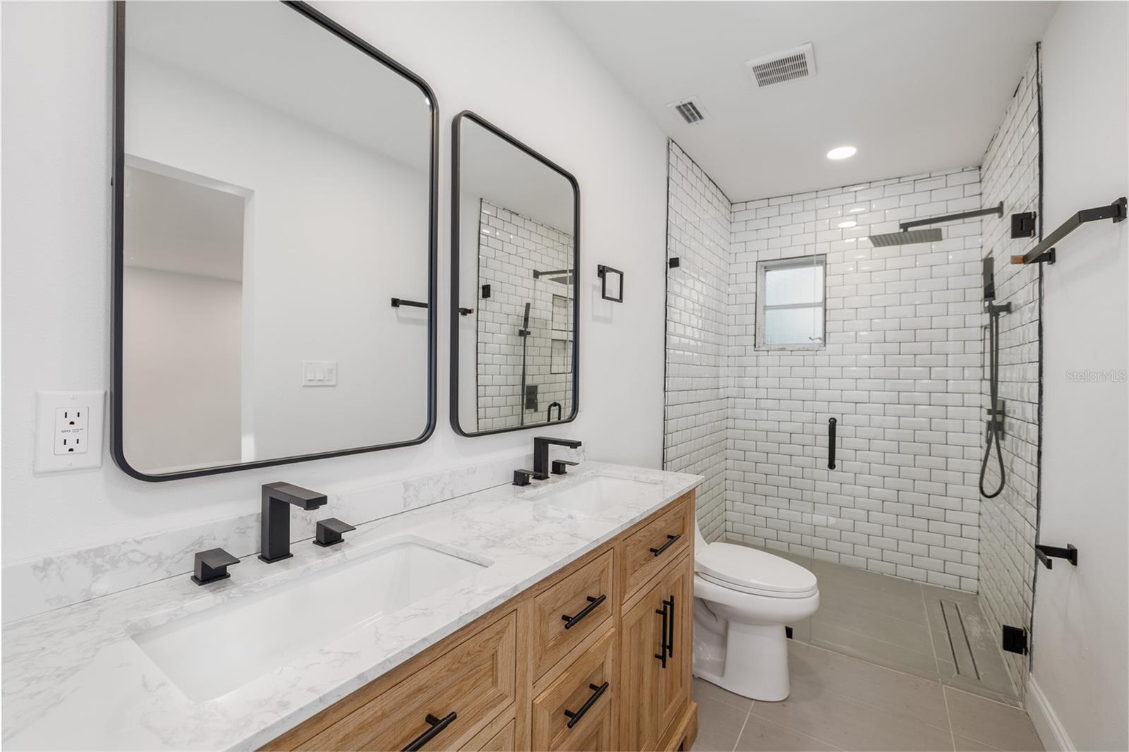 Image 13 of 20 For 3947 Overlook Drive Ne