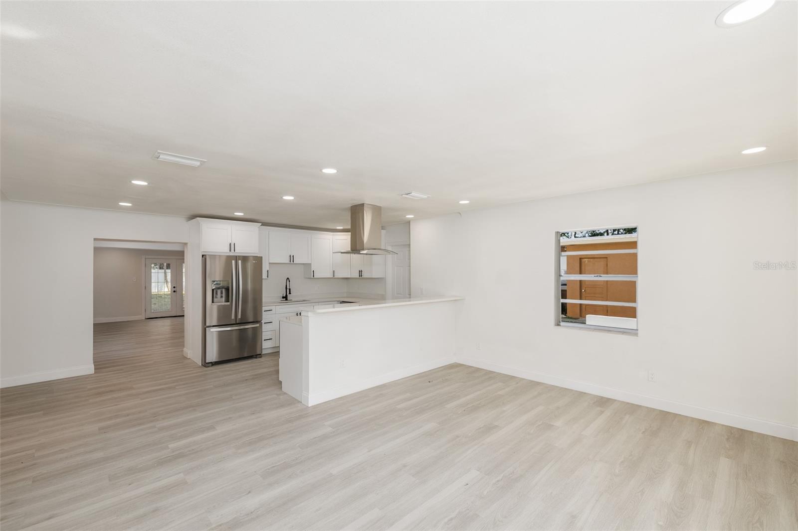 Image 3 of 20 For 3947 Overlook Drive Ne