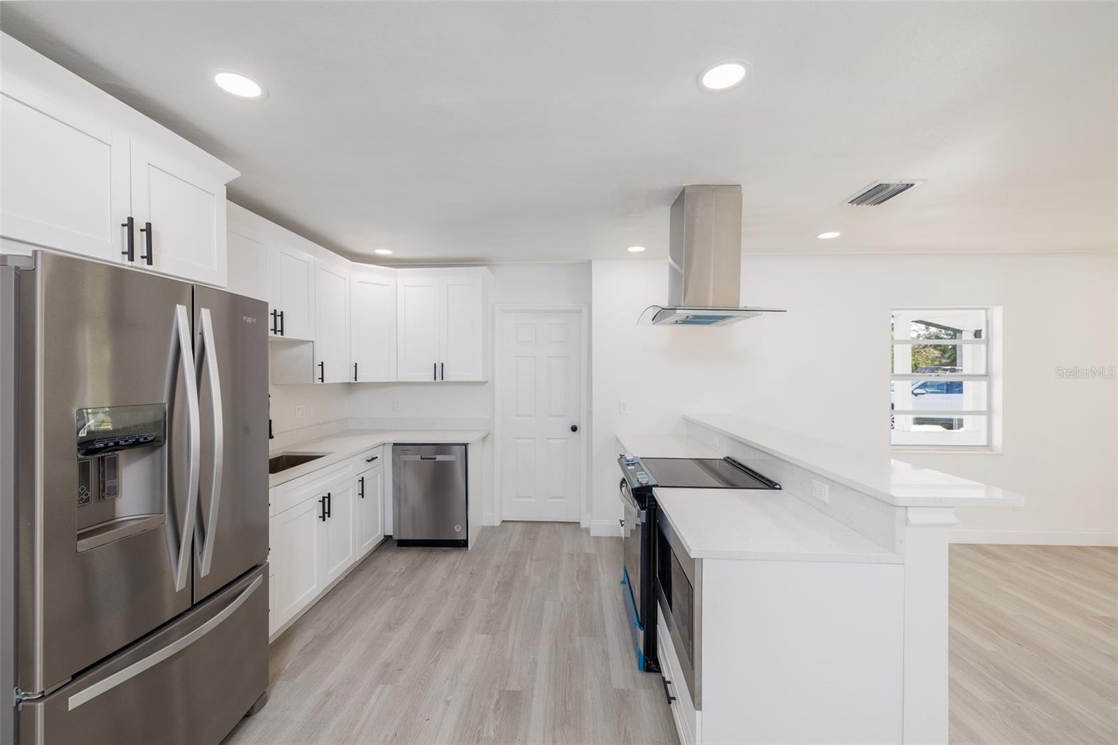 Image 5 of 20 For 3947 Overlook Drive Ne