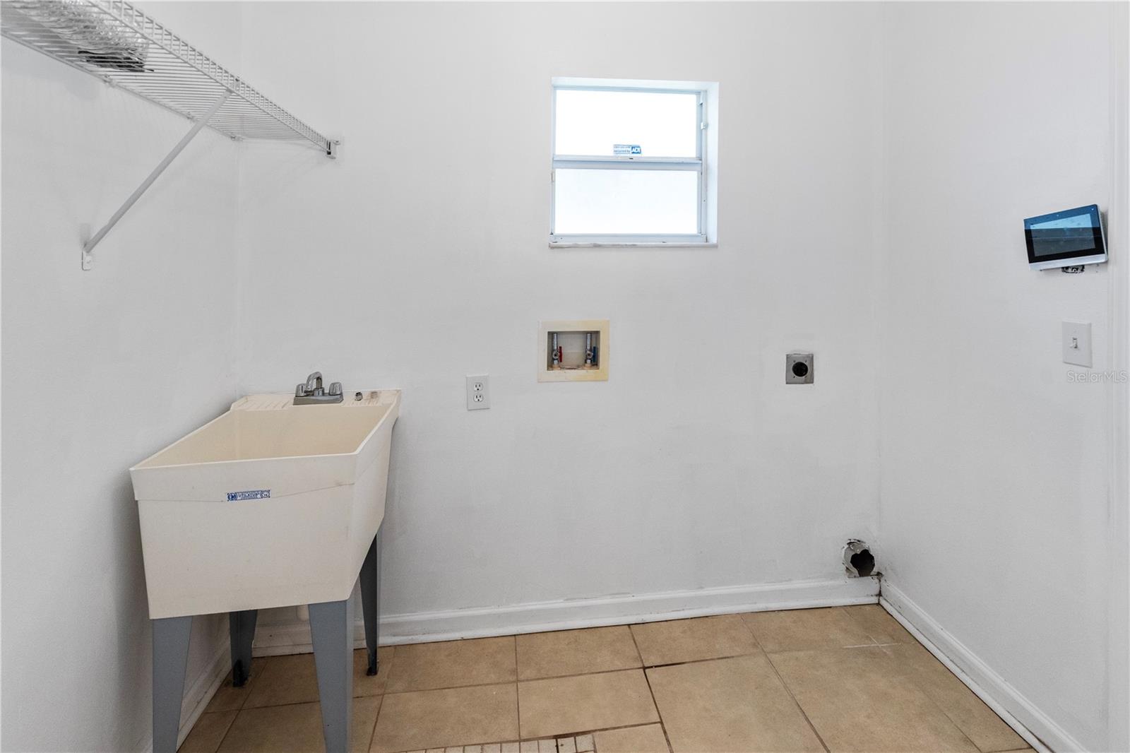 Image 6 of 28 For 1415 Annie Street