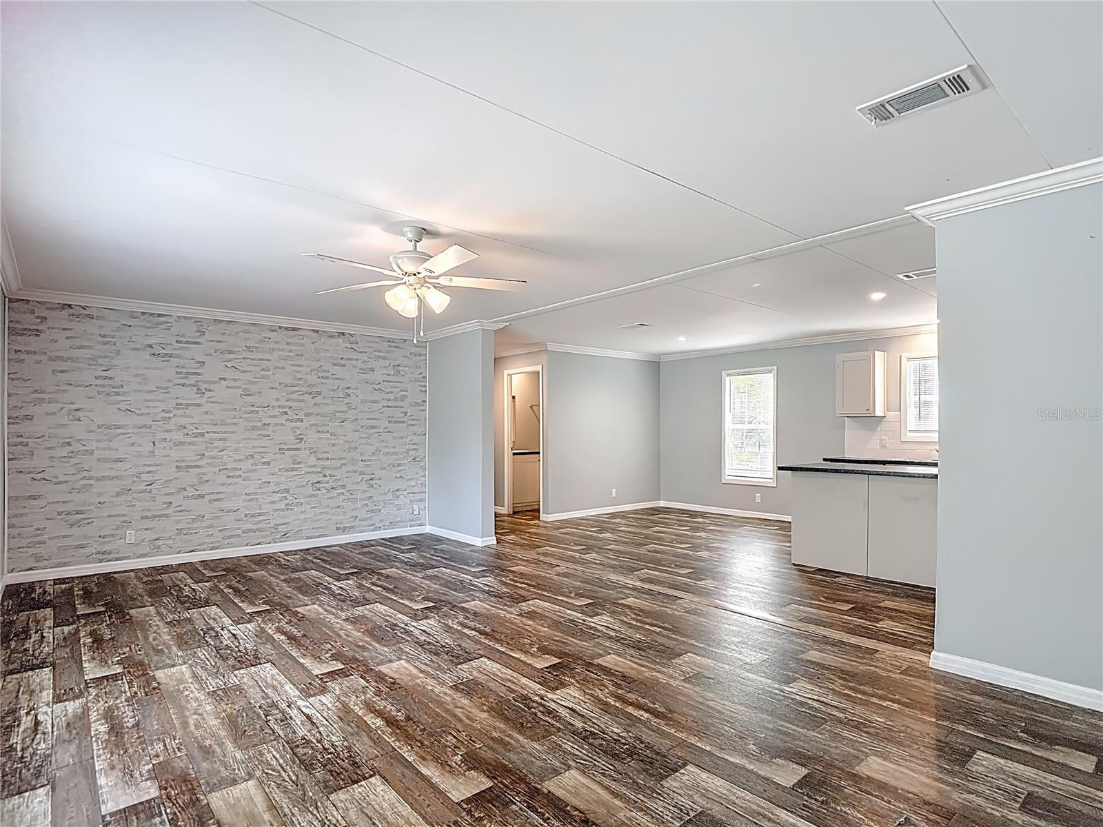 Image 5 of 45 For 7158 Sunnyside Drive