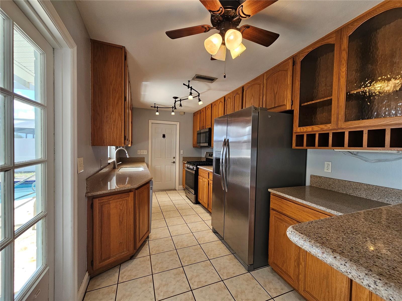 Listing photo id 2 for 1414 85th Avenue N