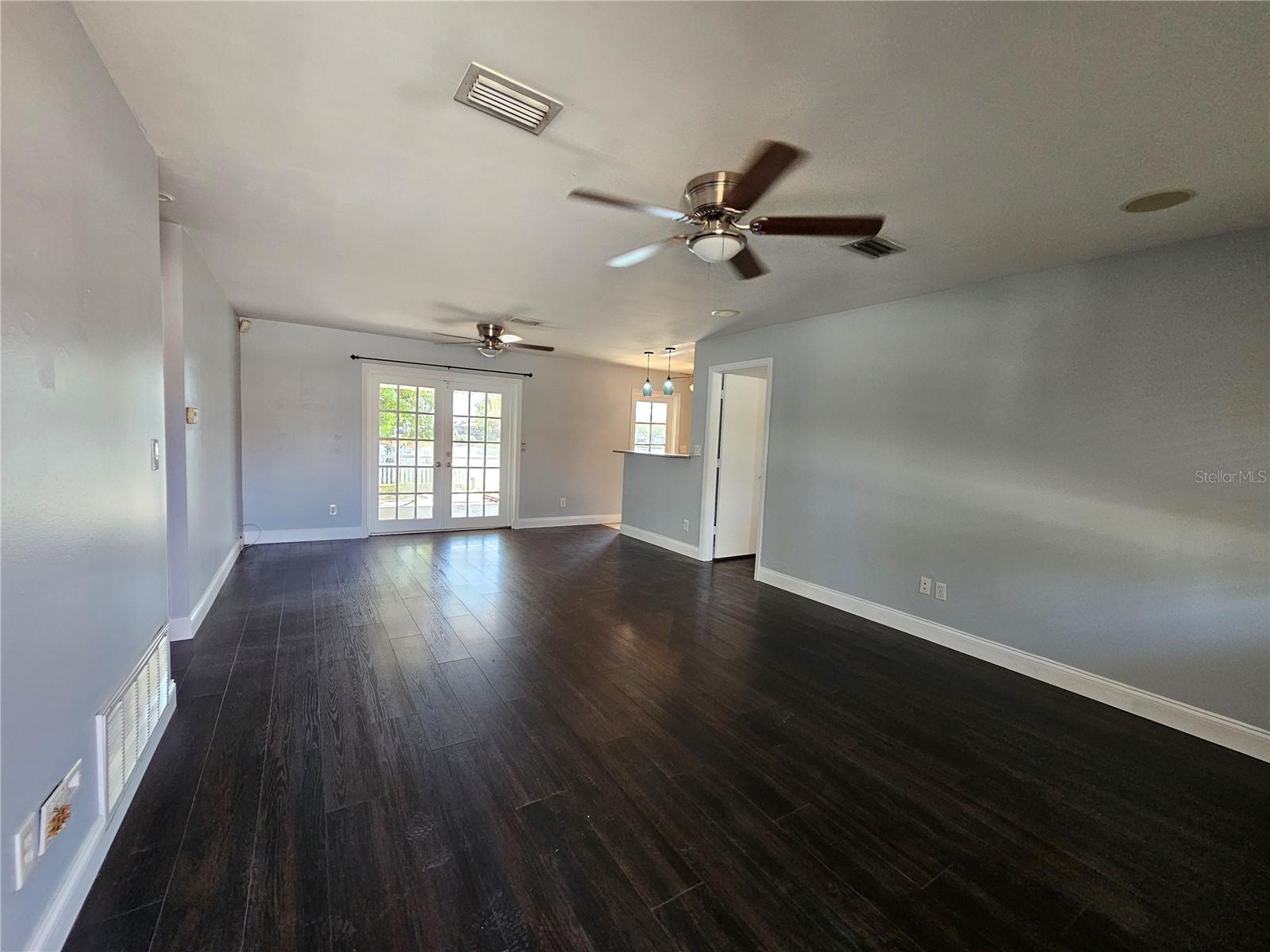 Listing photo id 3 for 1414 85th Avenue N