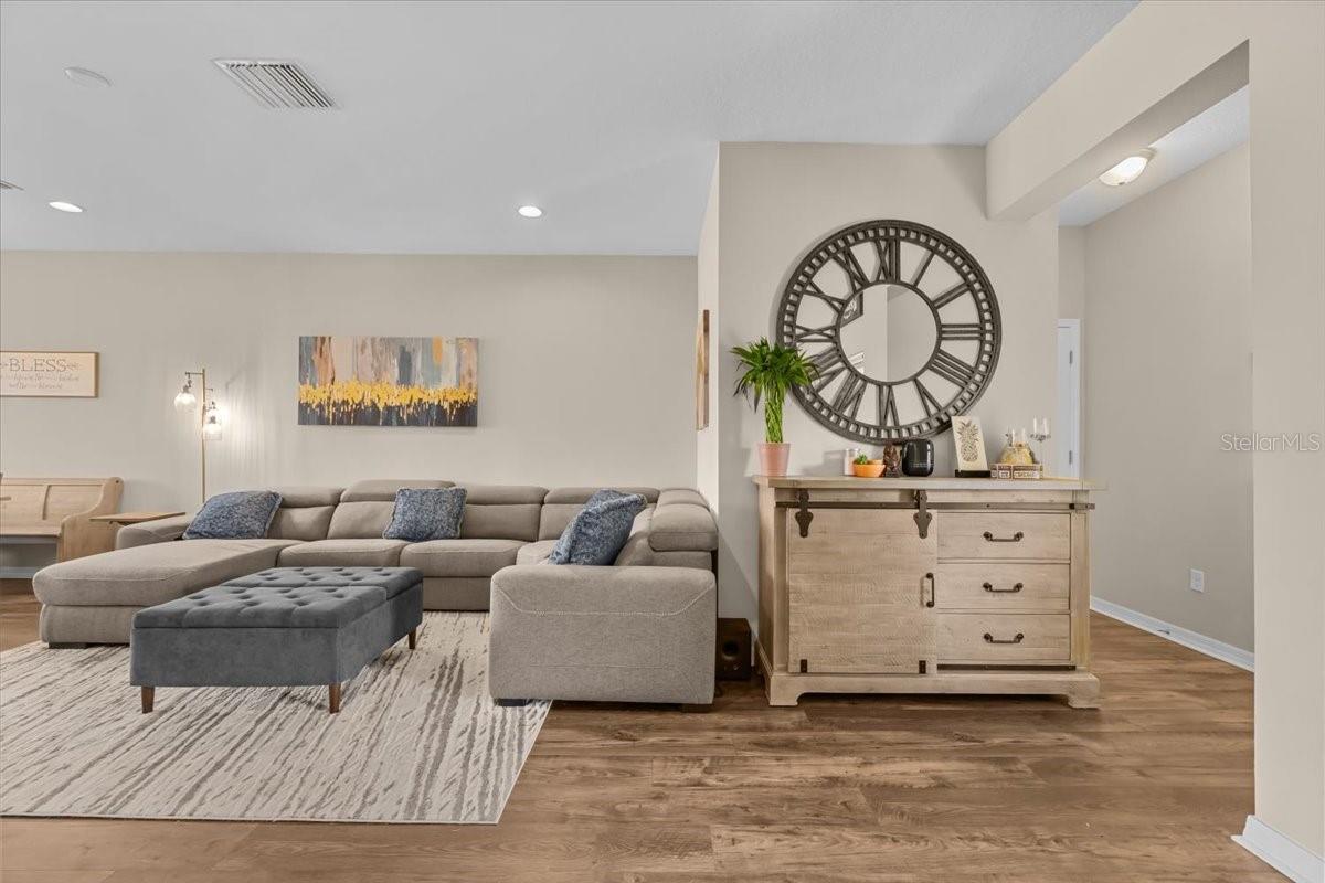 Image 4 of 38 For 30089 Southwell Lane