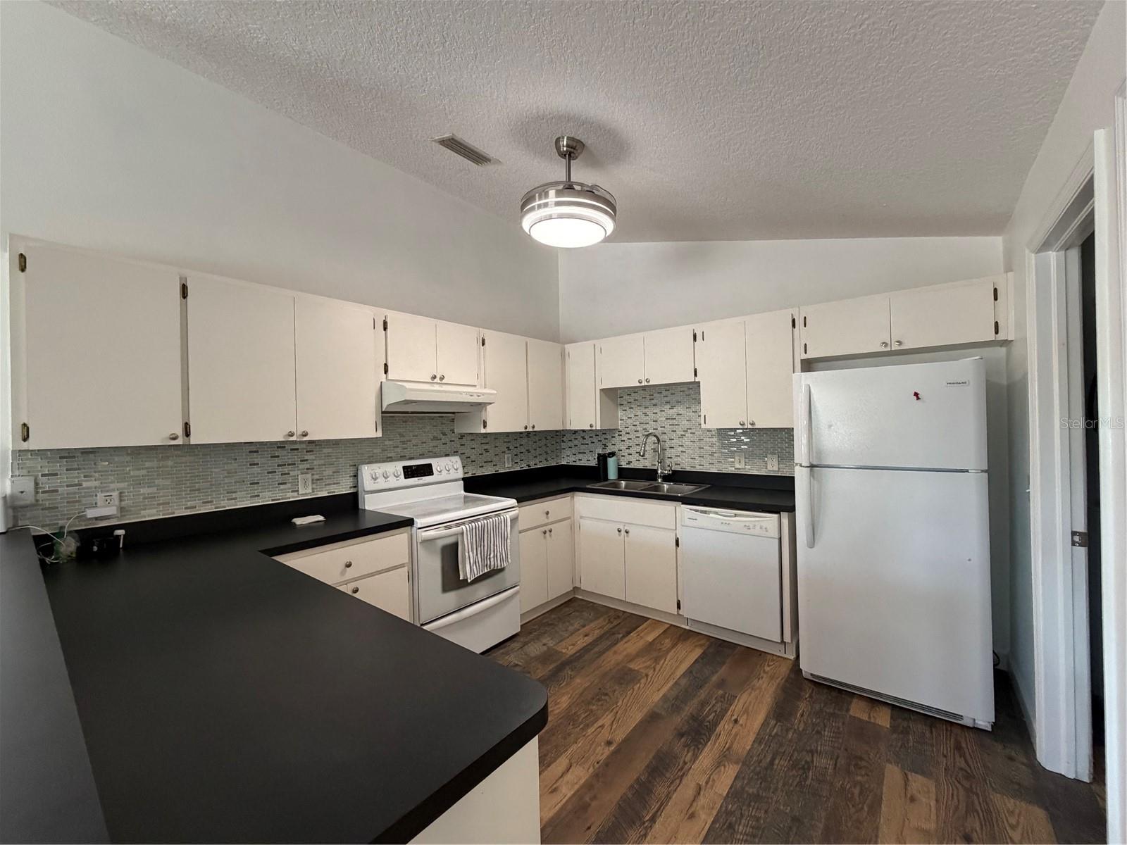 Image 4 of 14 For 2723 Arch Street