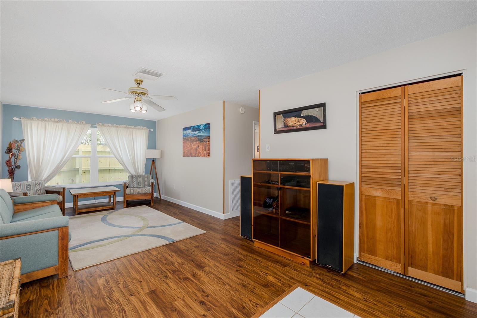 Image 11 of 51 For 1363 Overlea Drive