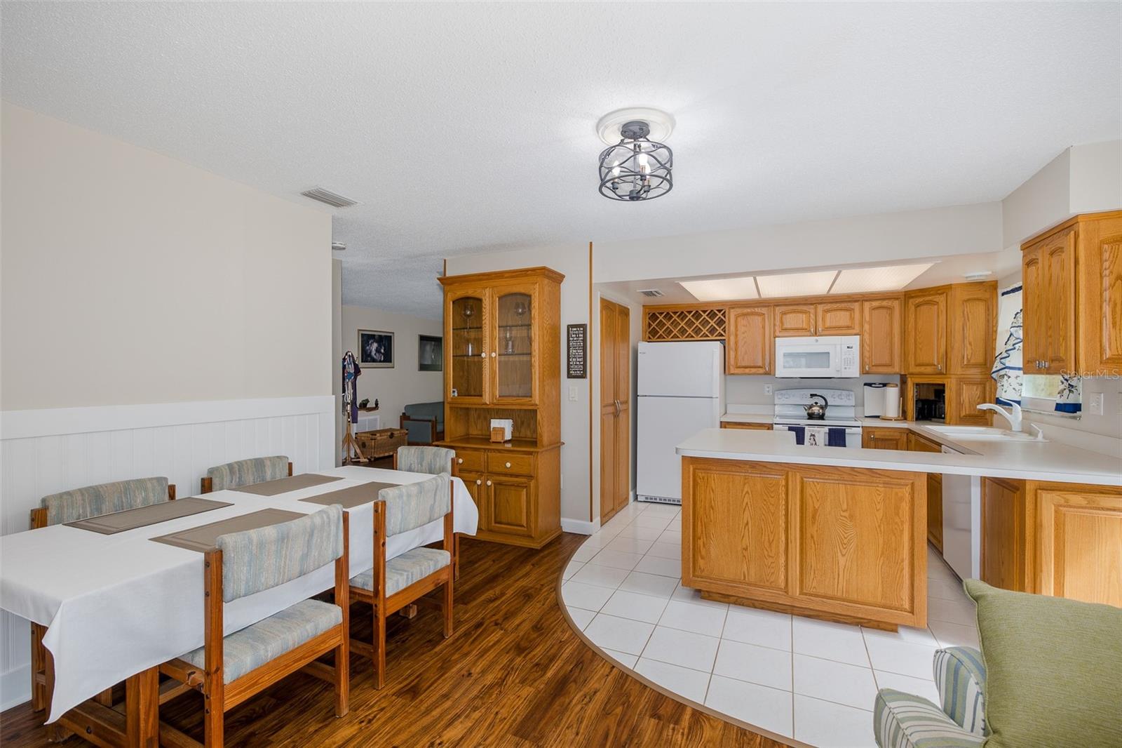 Image 14 of 51 For 1363 Overlea Drive