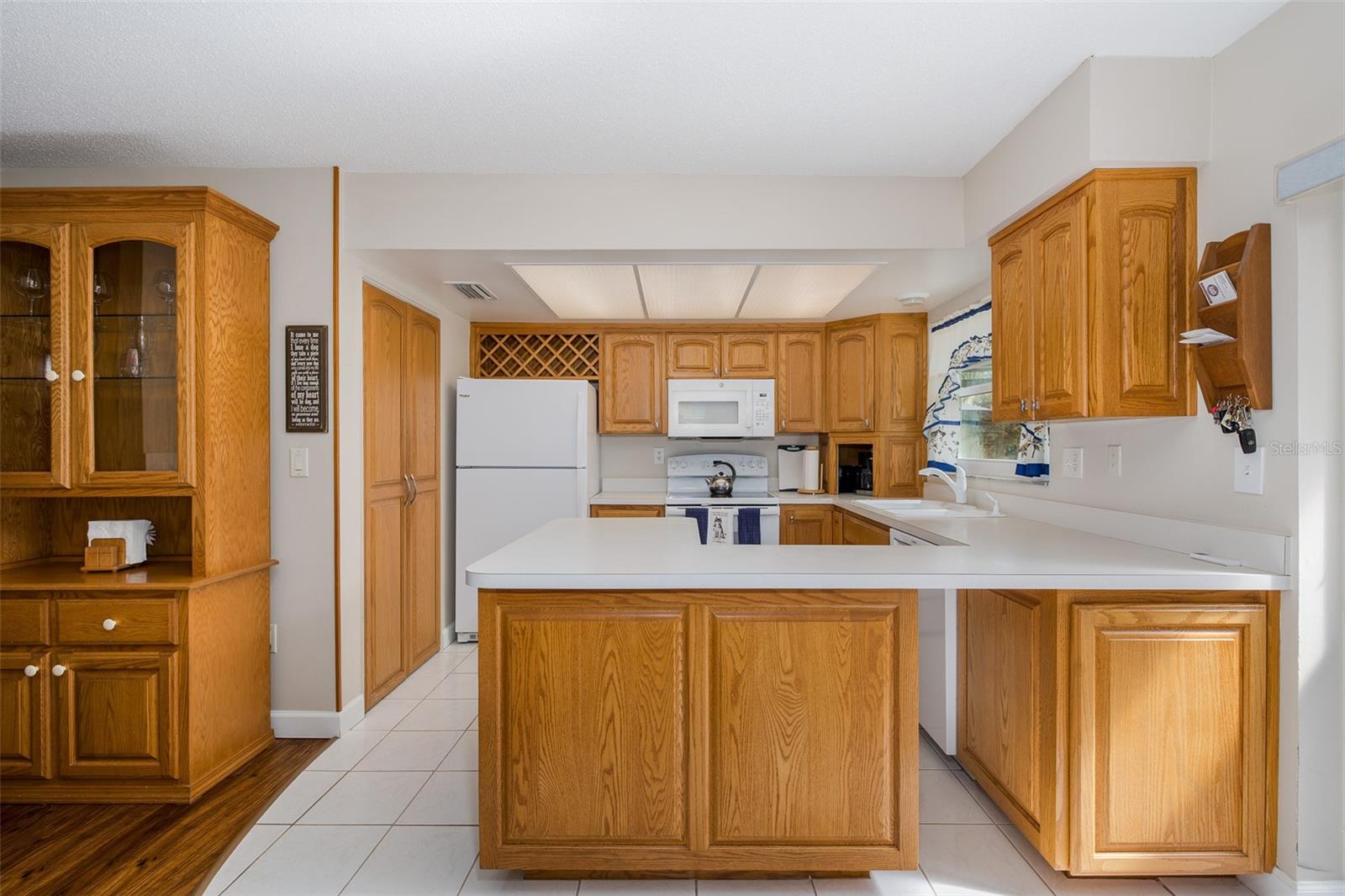 Image 15 of 51 For 1363 Overlea Drive