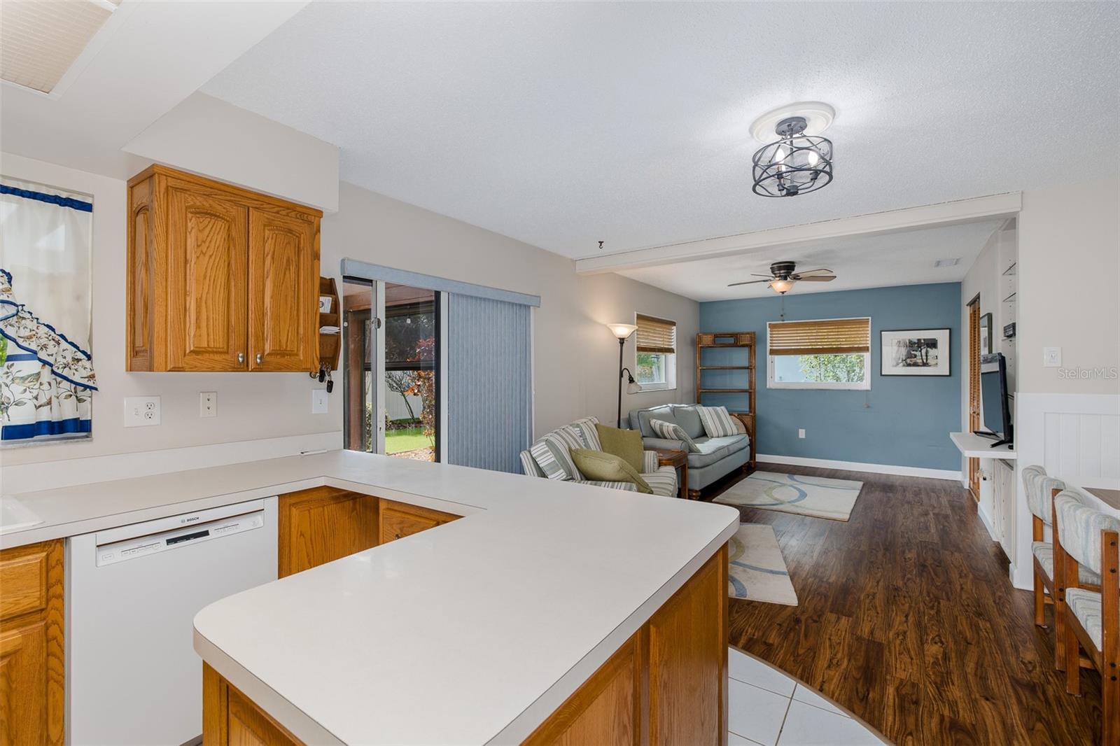 Image 18 of 51 For 1363 Overlea Drive