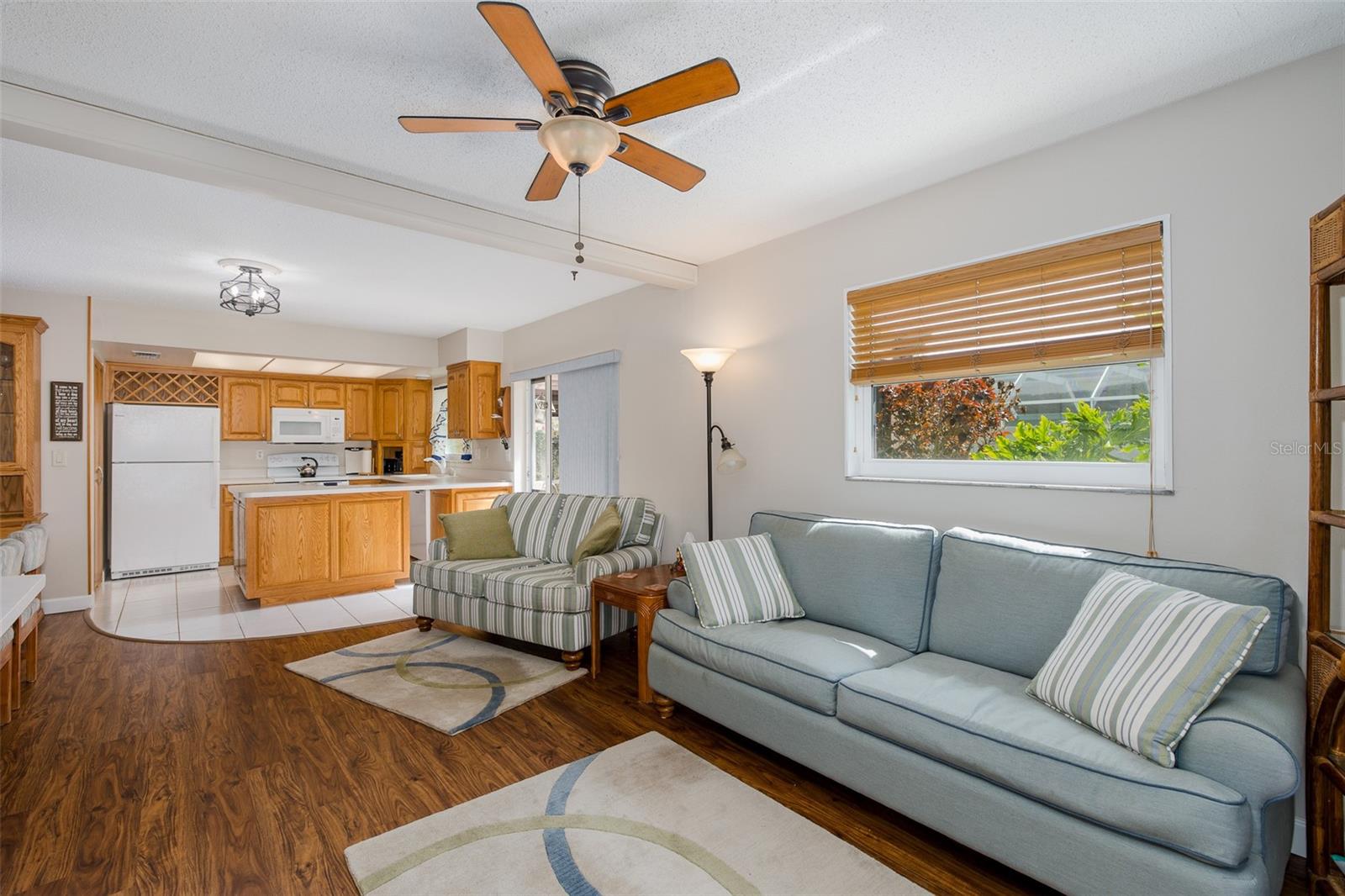 Image 19 of 51 For 1363 Overlea Drive