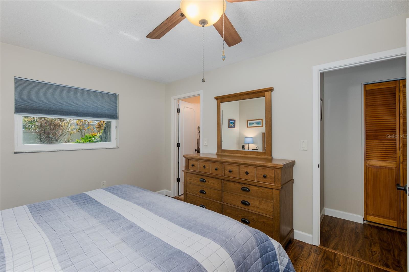 Image 24 of 51 For 1363 Overlea Drive