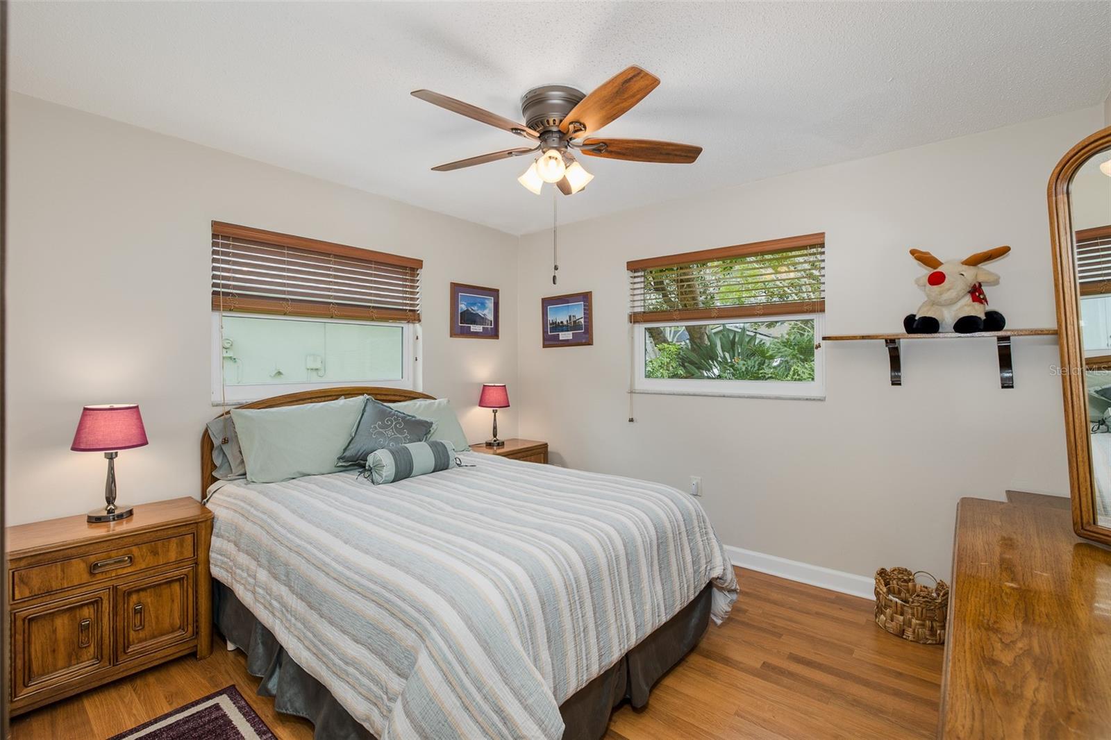 Image 28 of 51 For 1363 Overlea Drive