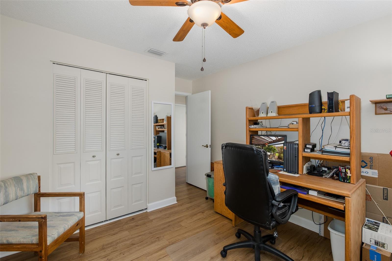 Image 33 of 51 For 1363 Overlea Drive