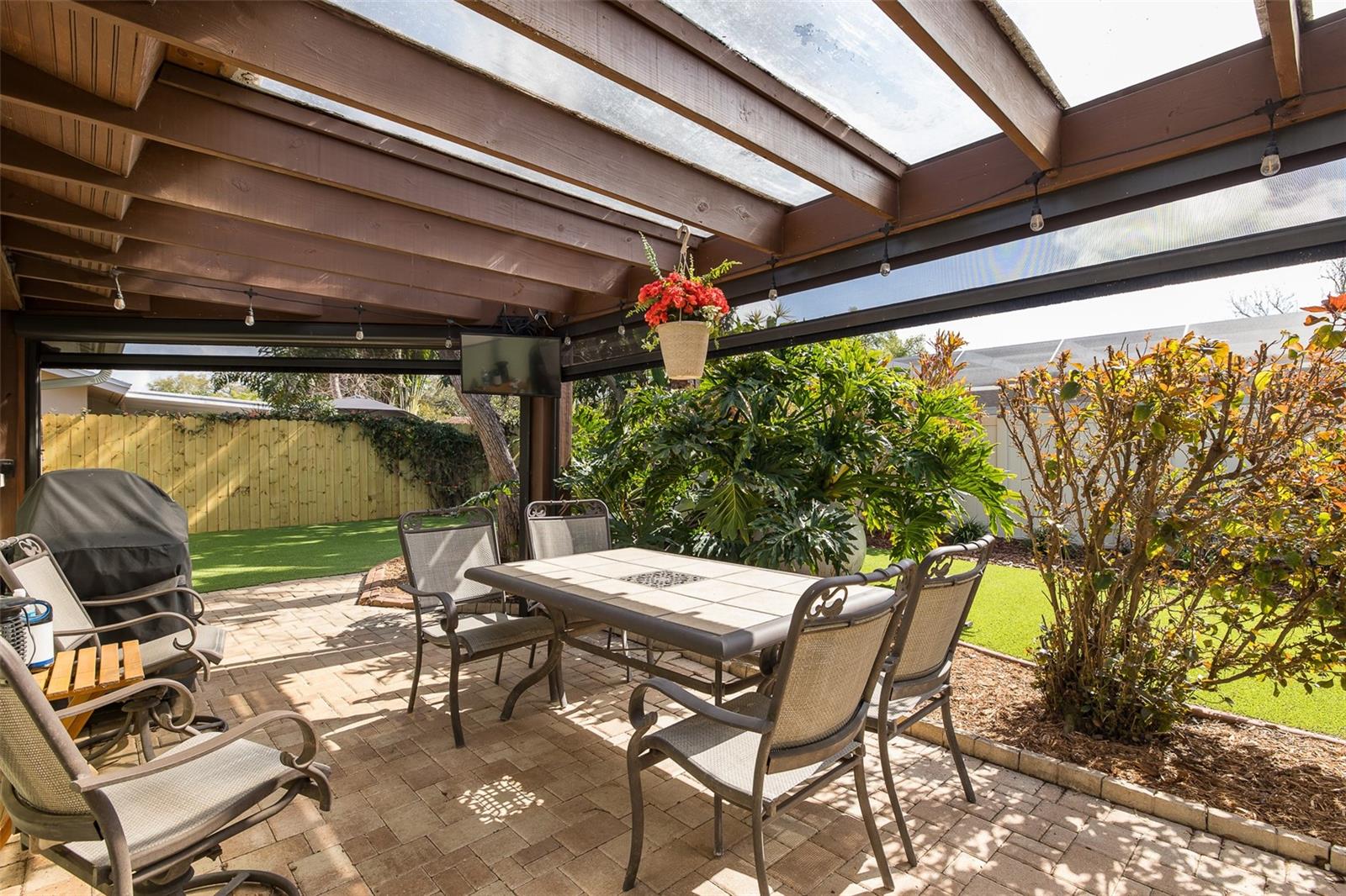 Image 38 of 51 For 1363 Overlea Drive