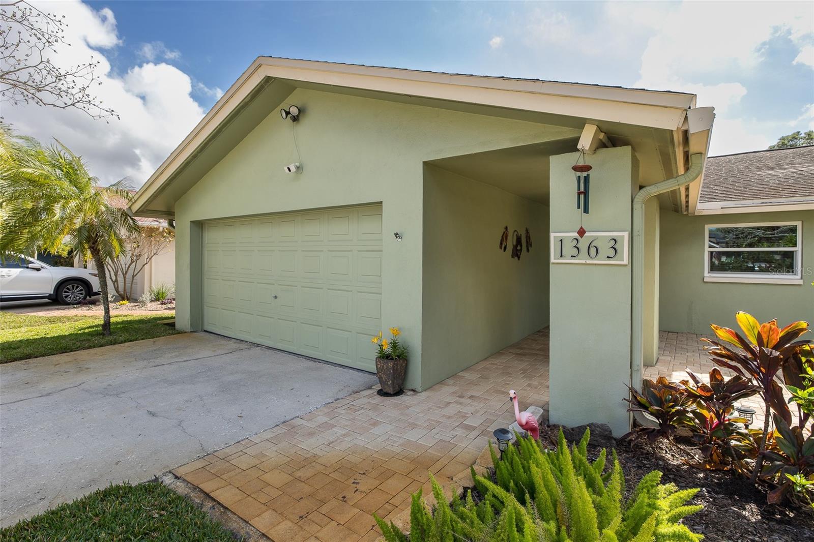 Image 6 of 51 For 1363 Overlea Drive