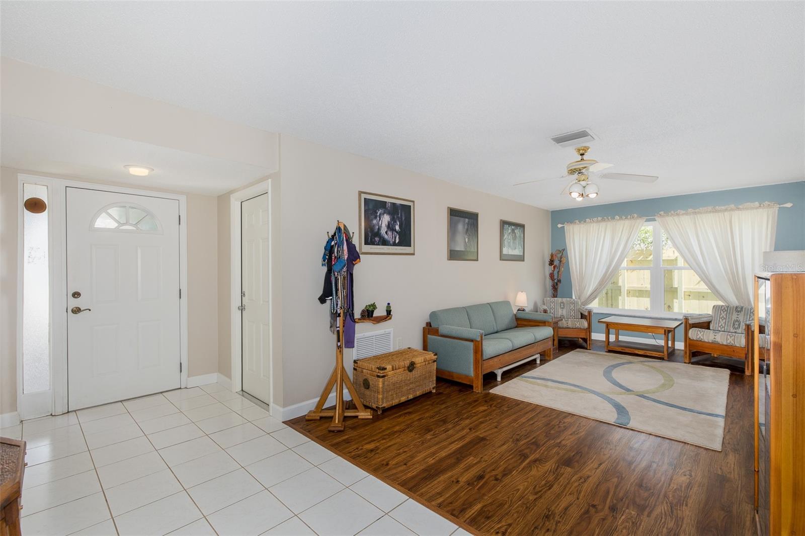 Image 9 of 51 For 1363 Overlea Drive