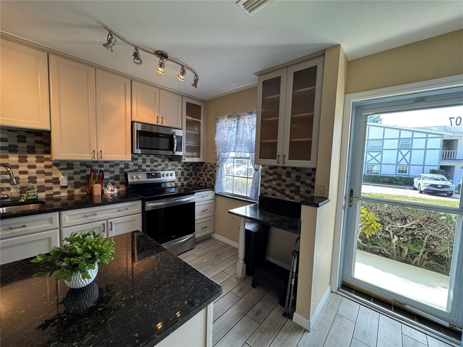 Image 4 of 25 For 500 Glennes Lane 107