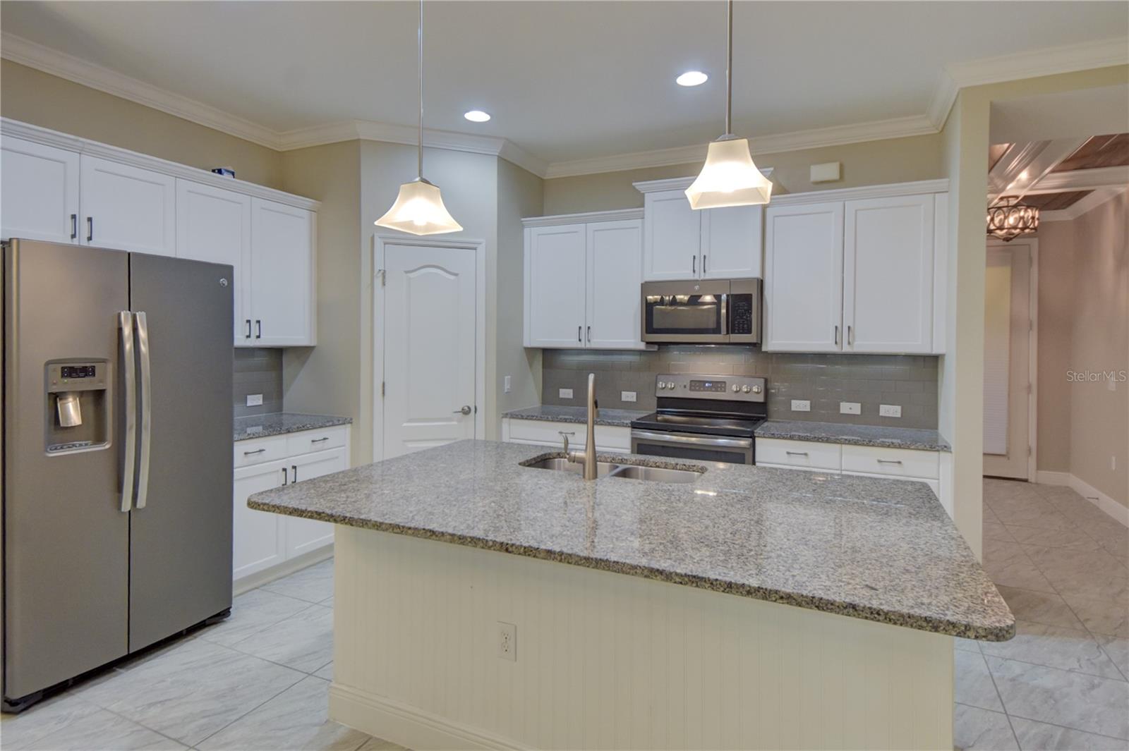 Image 11 of 39 For 7408 Ridgelake Circle