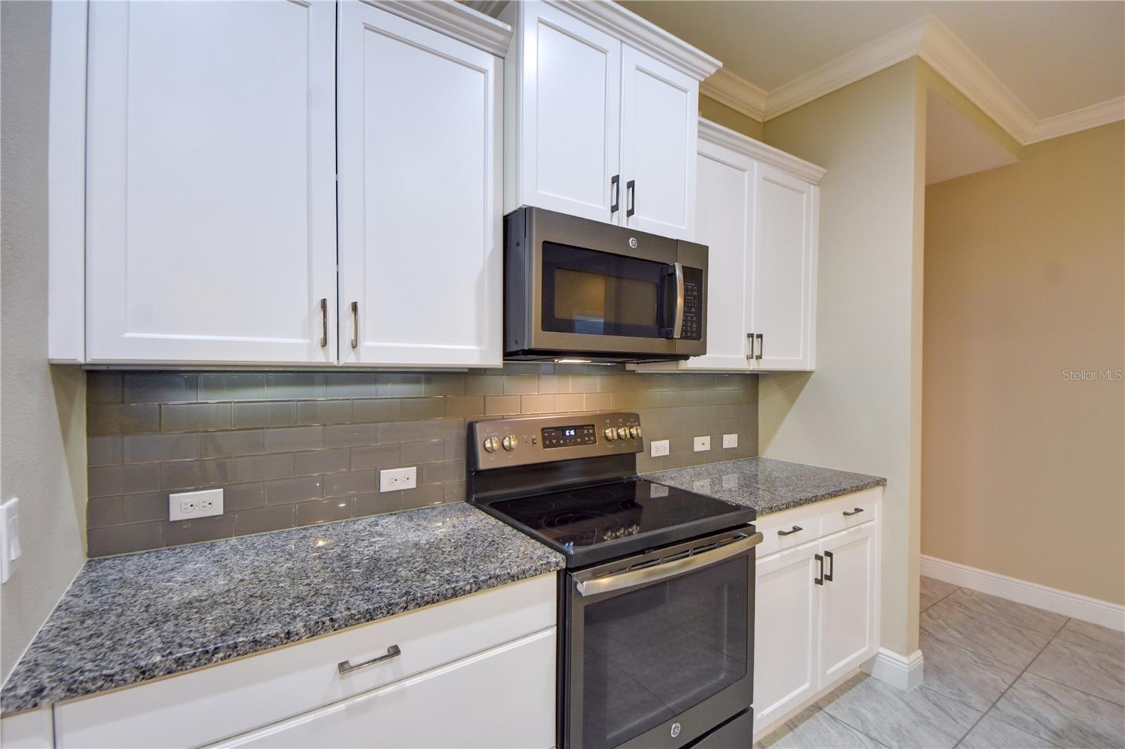 Image 13 of 39 For 7408 Ridgelake Circle