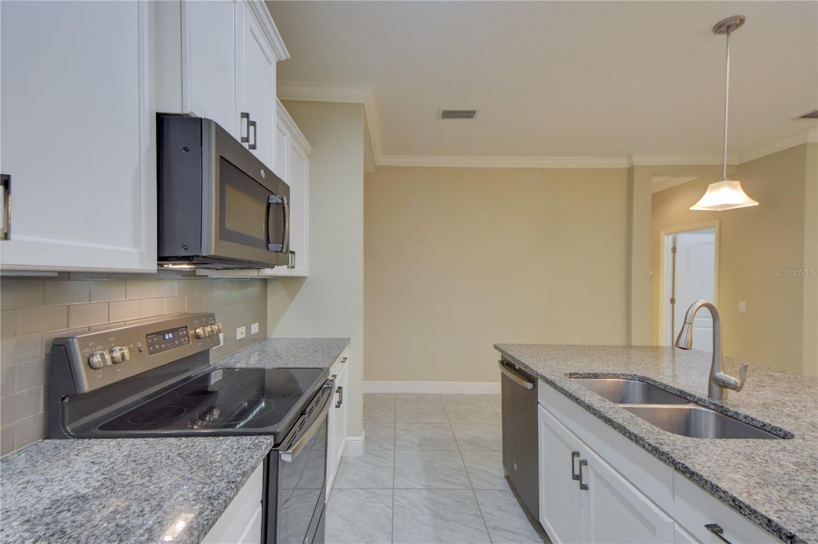 Image 14 of 39 For 7408 Ridgelake Circle