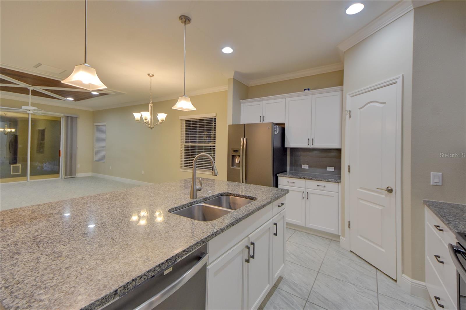 Image 15 of 39 For 7408 Ridgelake Circle