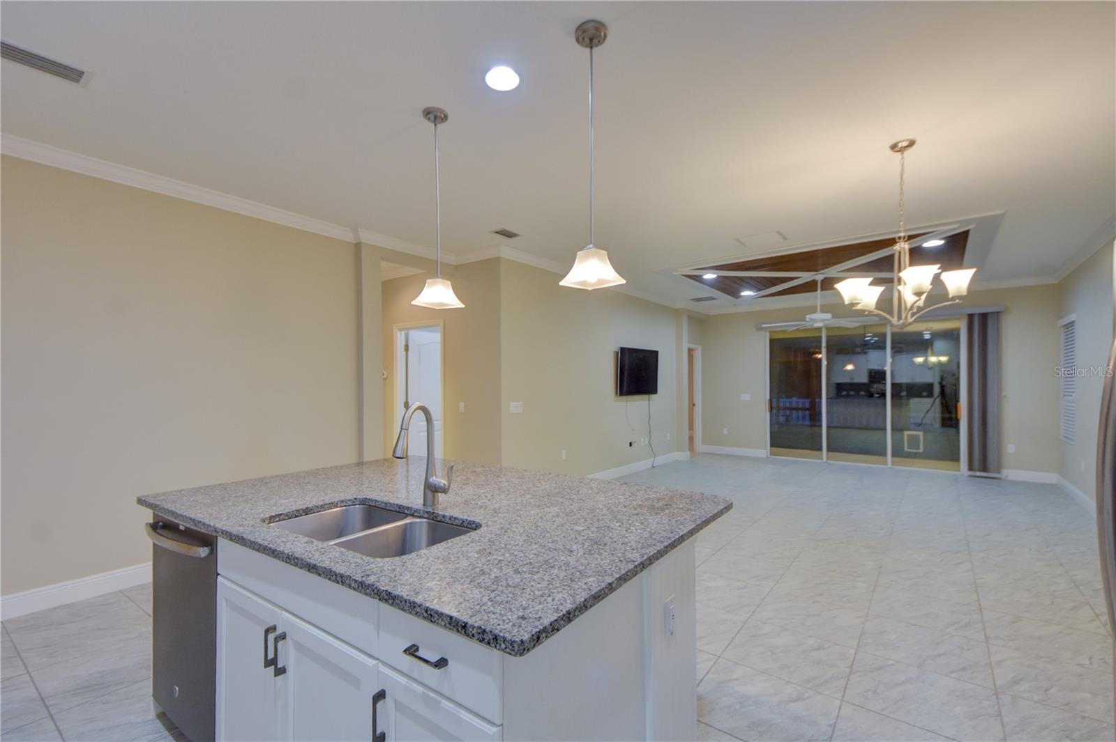 Image 16 of 39 For 7408 Ridgelake Circle