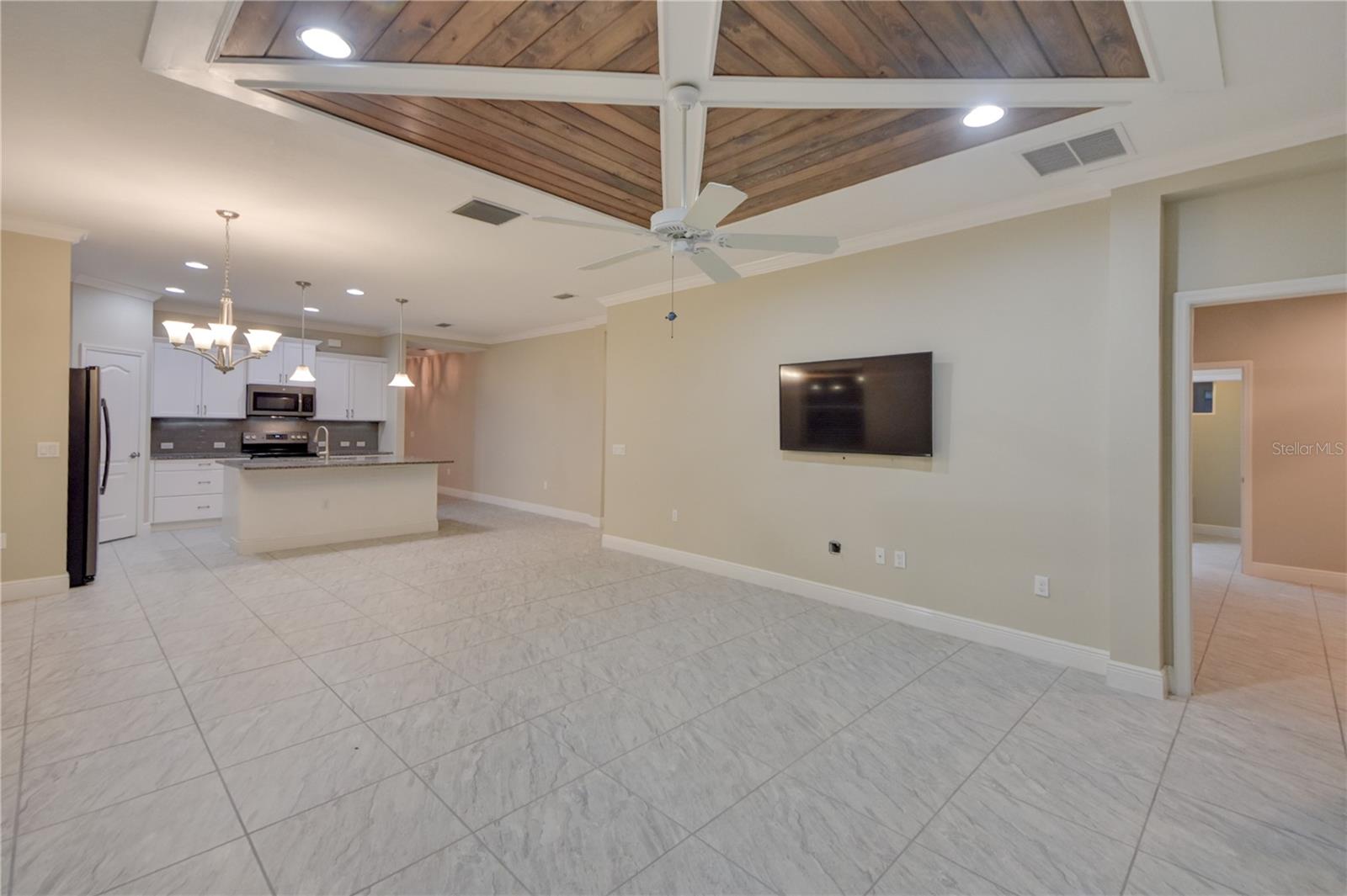 Image 18 of 39 For 7408 Ridgelake Circle