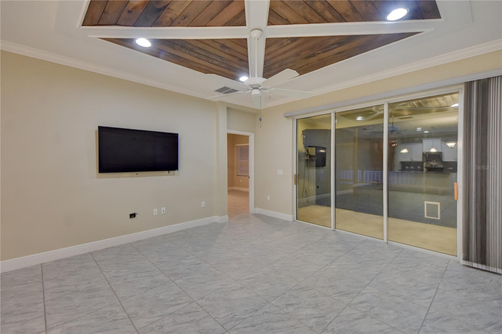 Image 20 of 39 For 7408 Ridgelake Circle