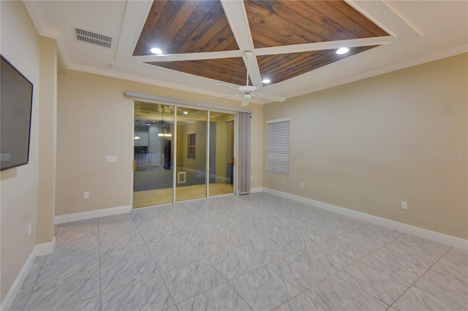 Image 21 of 39 For 7408 Ridgelake Circle