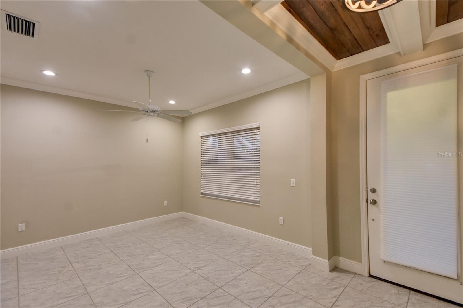 Image 6 of 39 For 7408 Ridgelake Circle