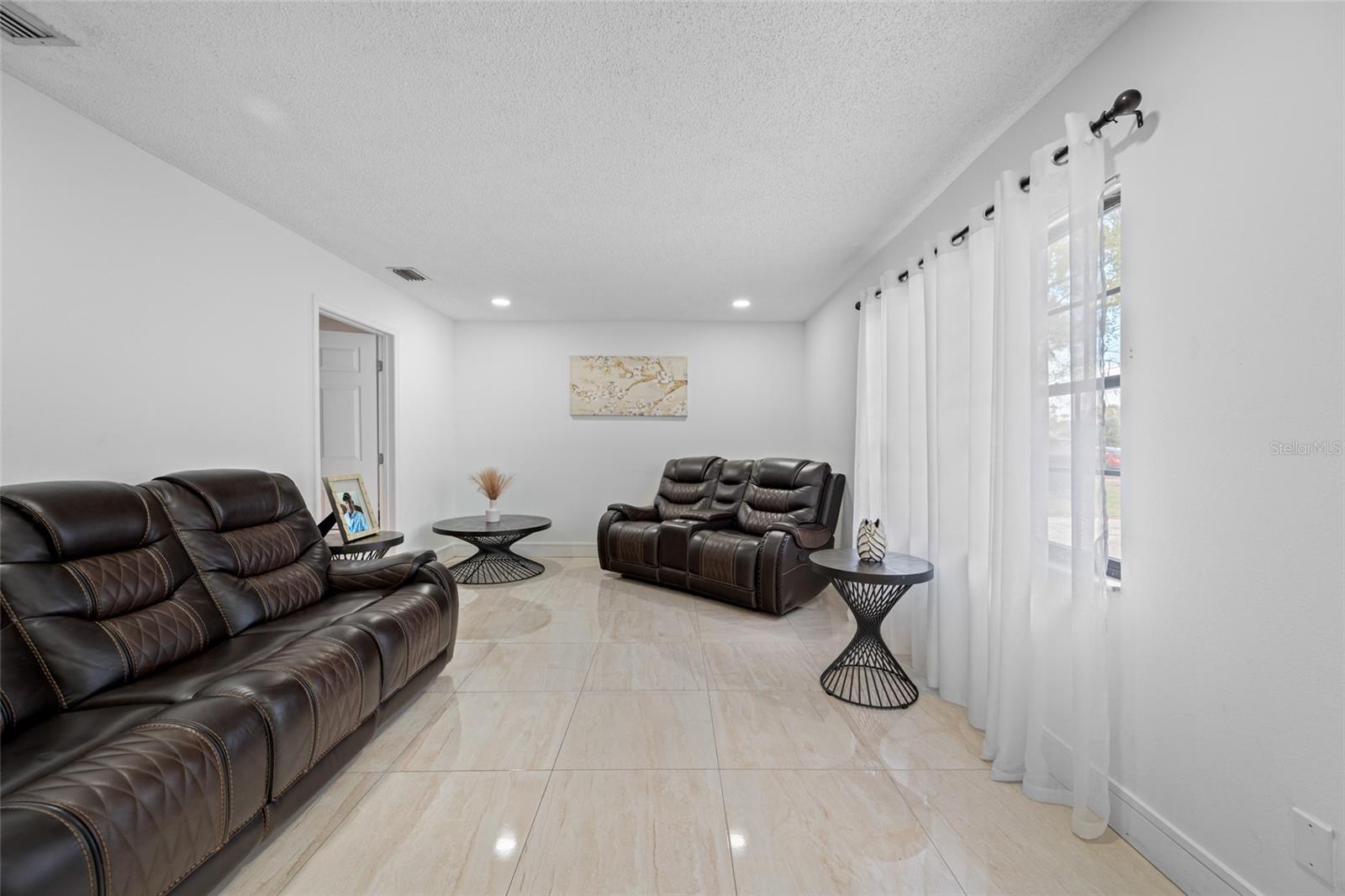 Image 17 of 49 For 2814 Powhatan Avenue