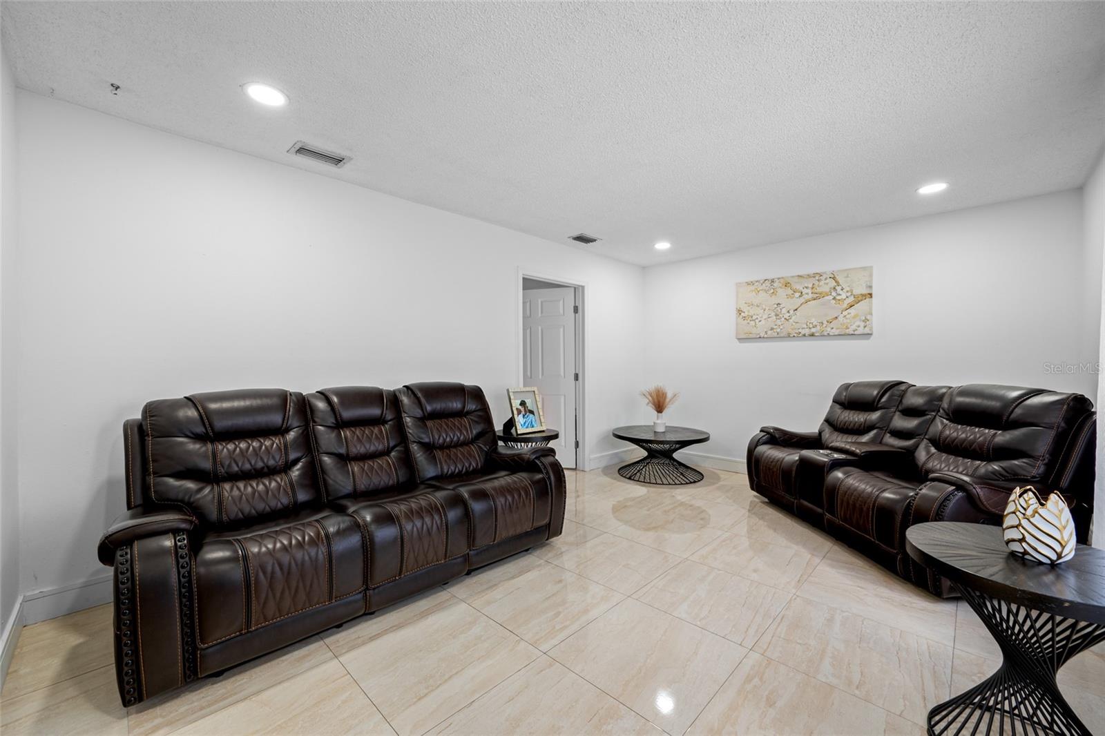 Image 19 of 49 For 2814 Powhatan Avenue