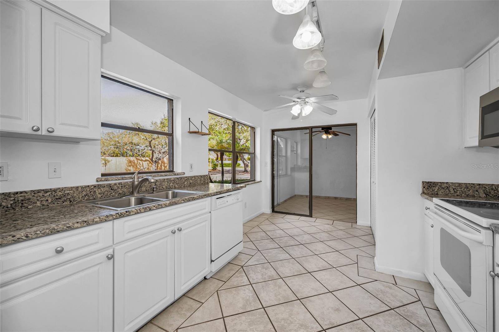 Image 10 of 33 For 10626 Longwood Drive 102