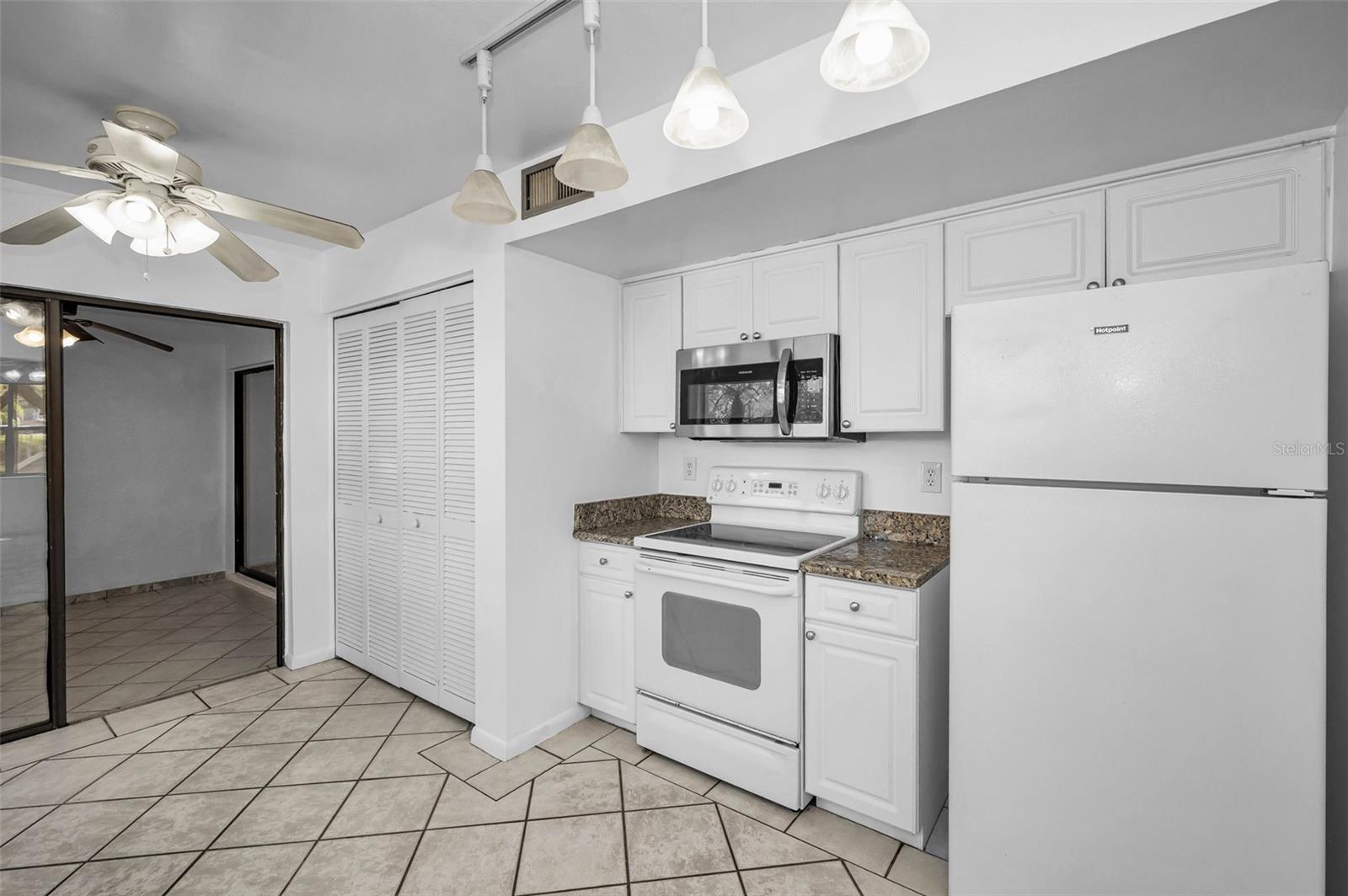 Image 11 of 33 For 10626 Longwood Drive 102