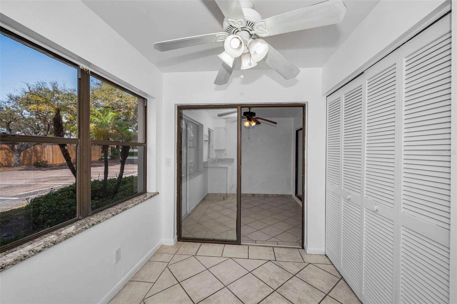 Image 14 of 33 For 10626 Longwood Drive 102