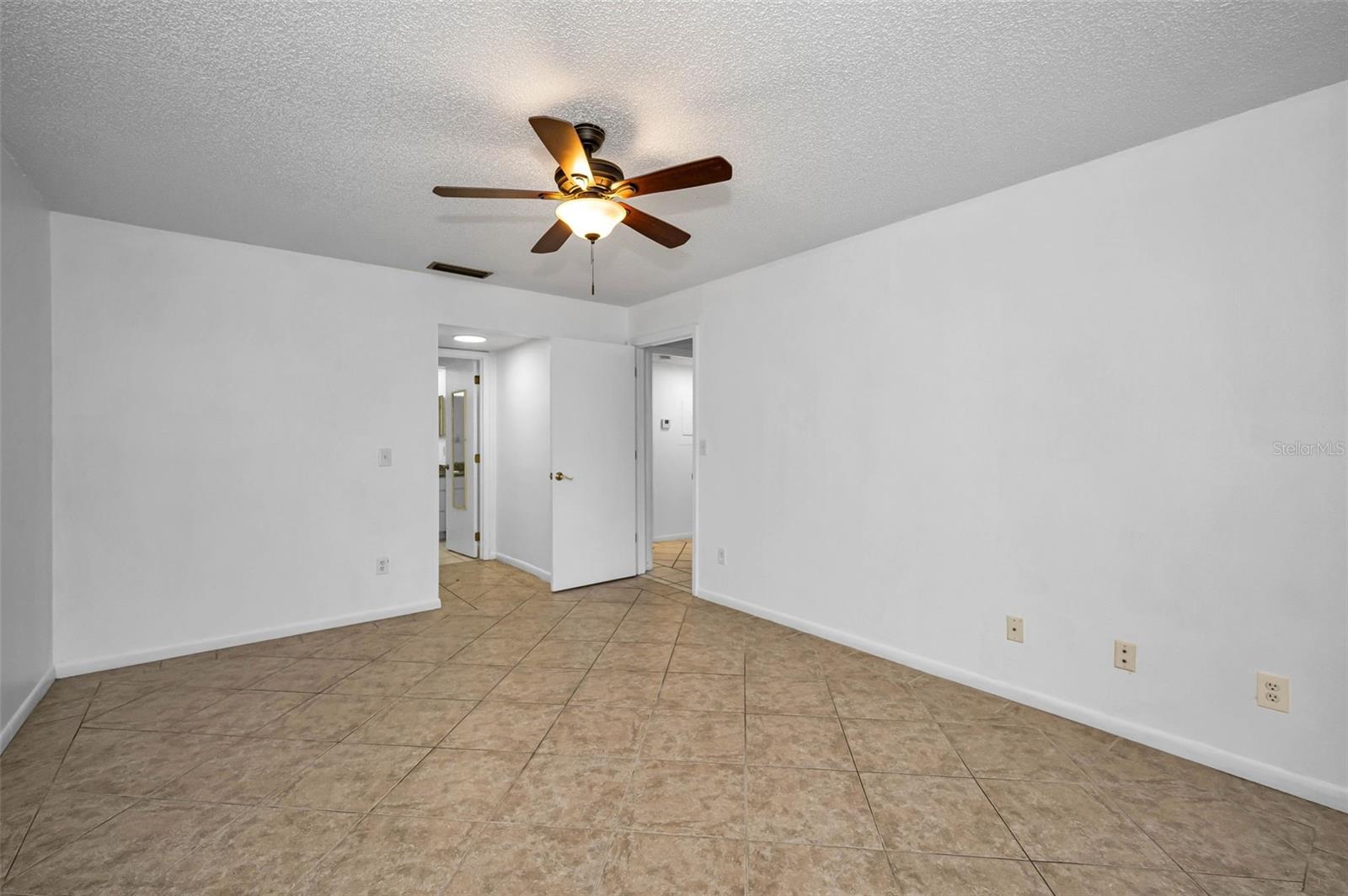 Image 16 of 33 For 10626 Longwood Drive 102