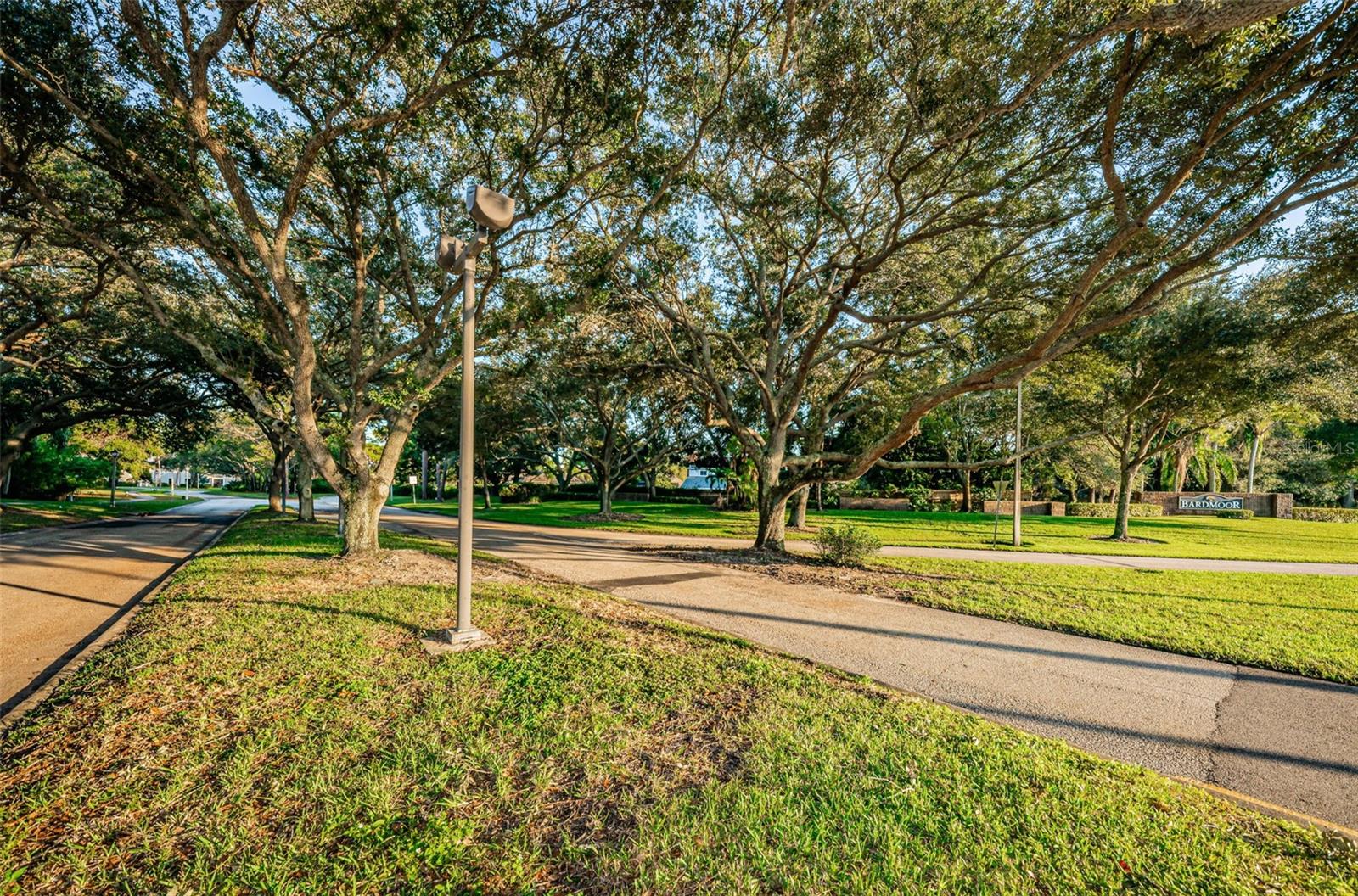 Image 25 of 33 For 10626 Longwood Drive 102