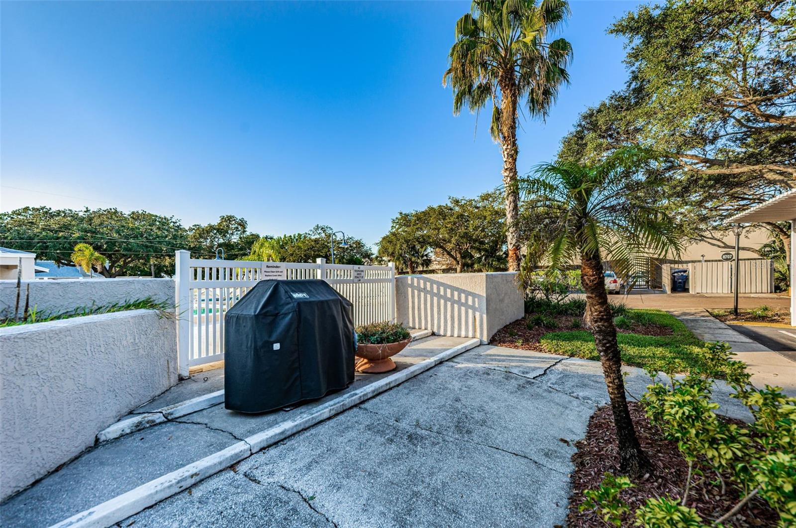 Image 28 of 33 For 10626 Longwood Drive 102