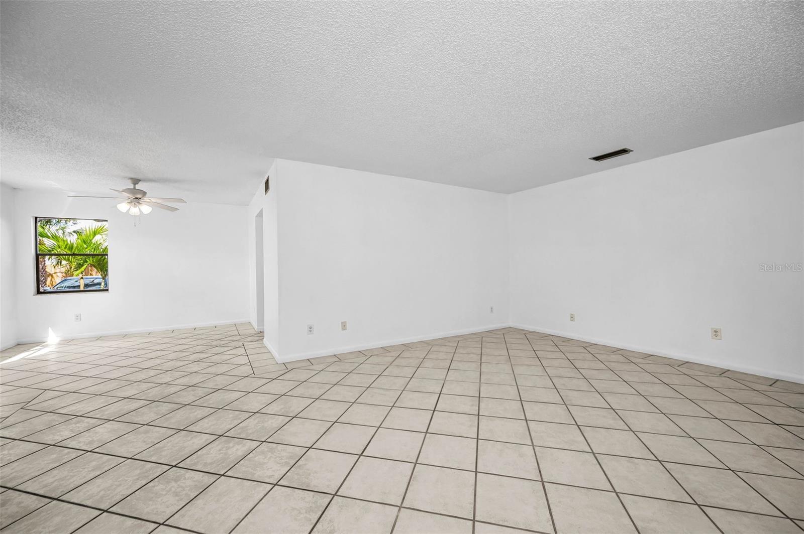 Image 7 of 33 For 10626 Longwood Drive 102