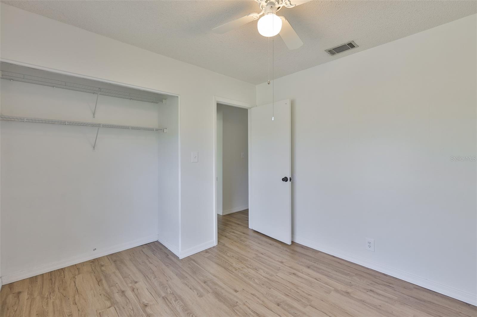 Listing photo id 22 for 14805 Lake Forest Drive