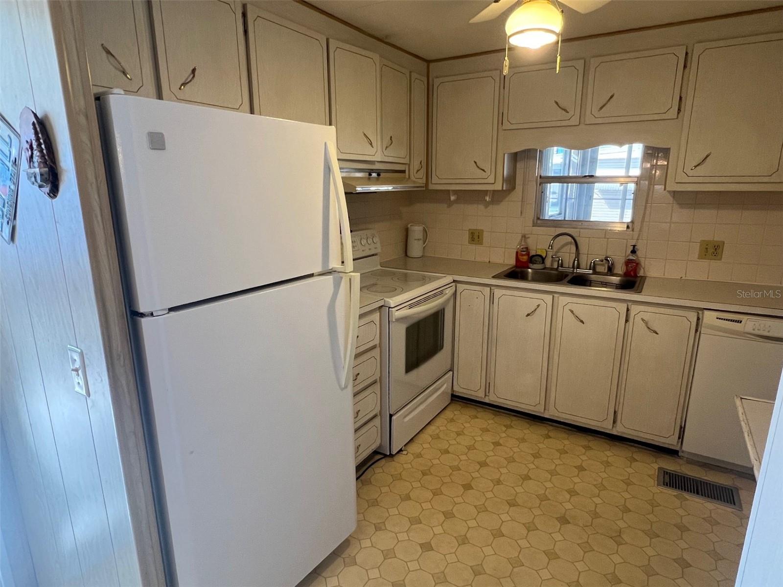 Image 6 of 24 For 19 Pindo Palm Street W