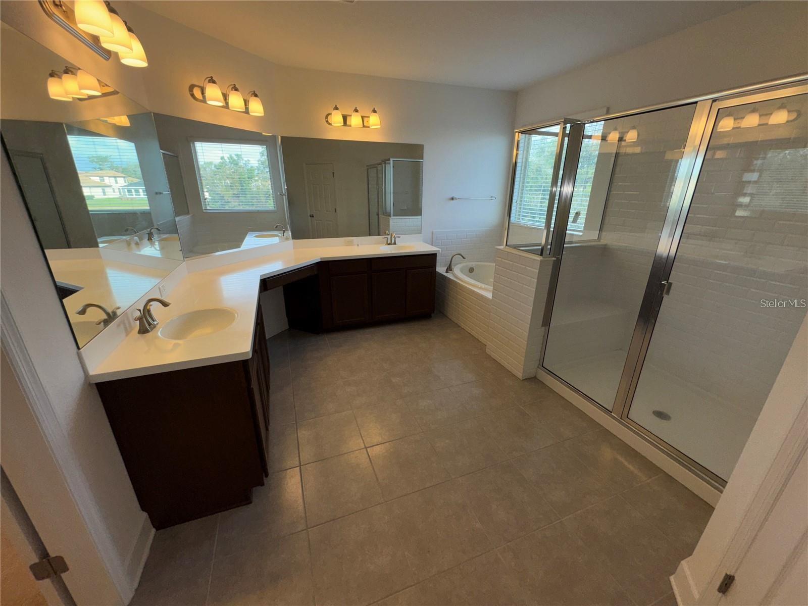 Image 24 of 47 For 11832 Cross Vine Drive