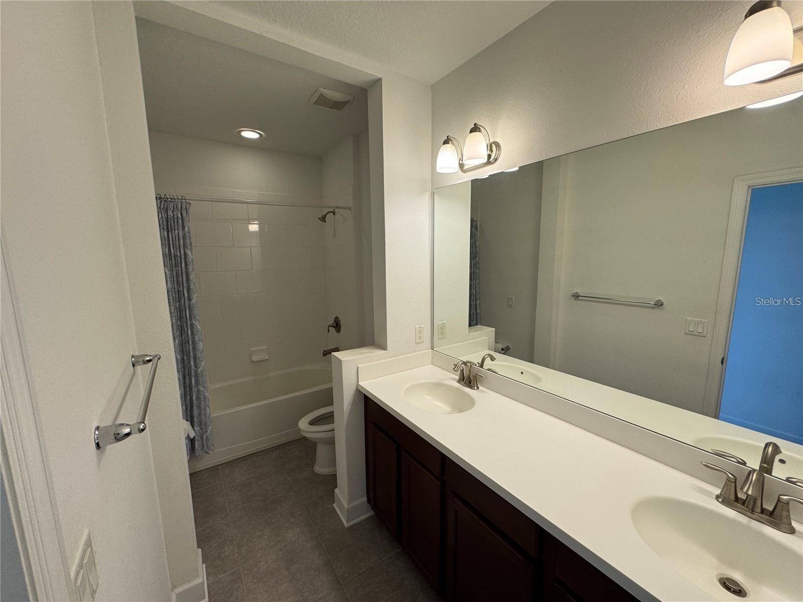 Image 33 of 47 For 11832 Cross Vine Drive