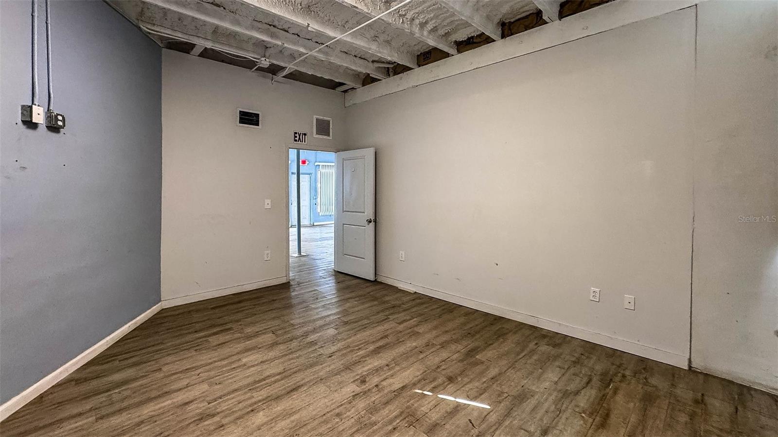 Image 11 of 40 For 415 Angle Road