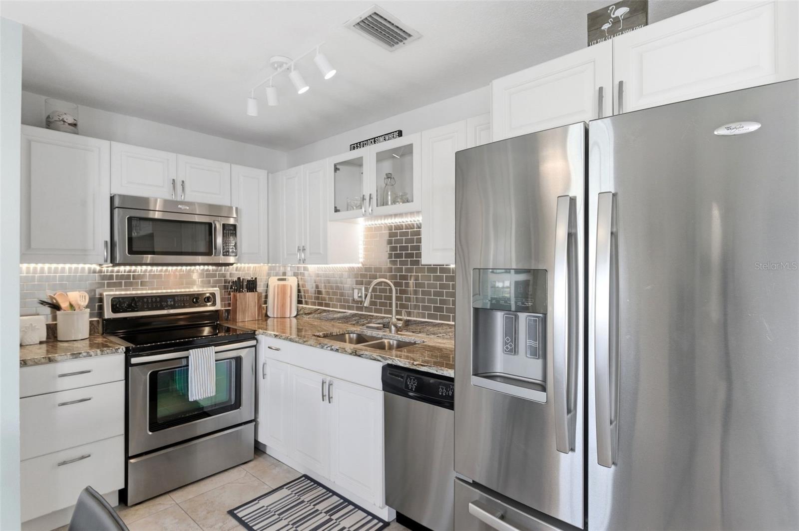 Image 15 of 66 For 5174 Beach Drive Se D