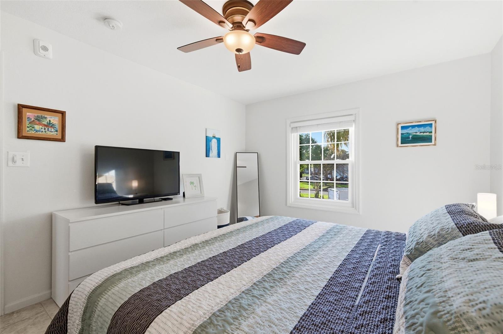 Image 20 of 66 For 5174 Beach Drive Se D