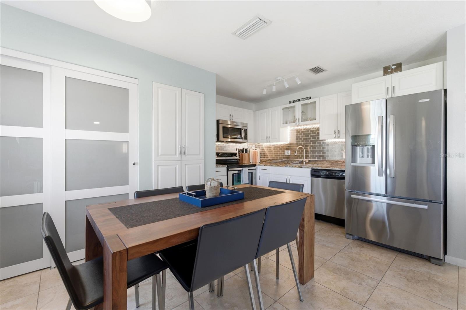 Image 7 of 66 For 5174 Beach Drive Se D